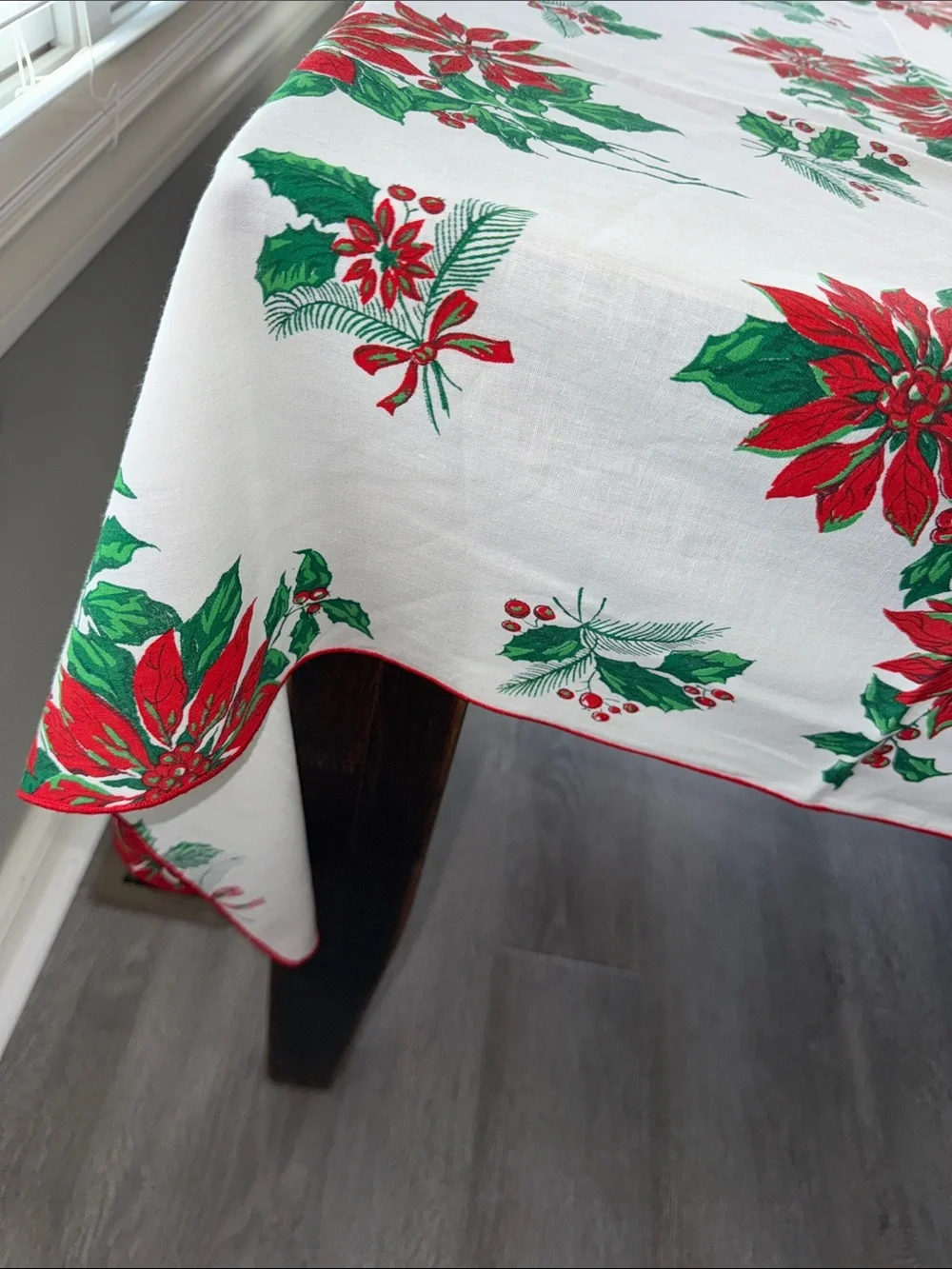 Vintage Christmas holiday tablecloth Pointsettias rectangle rounded corners